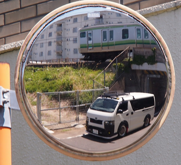ハイエースバンのカメラ部・カメ活・TRDバンパーガード・たっかんpick・横浜線に関するカスタム事例の投稿画像2枚目