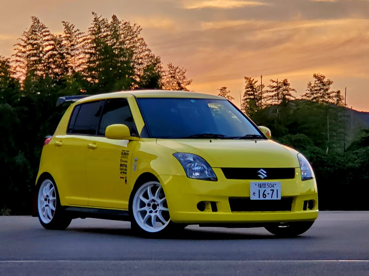スイフトスポーツのneed for swift・スイフトスーパー1600になりたい・夕焼けハンター・洗車・CTのみなさんに感謝に関するカスタム事例の投稿画像3枚目