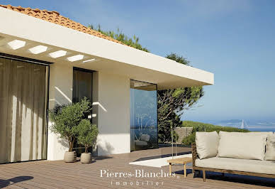 Maison avec piscine et terrasse 18