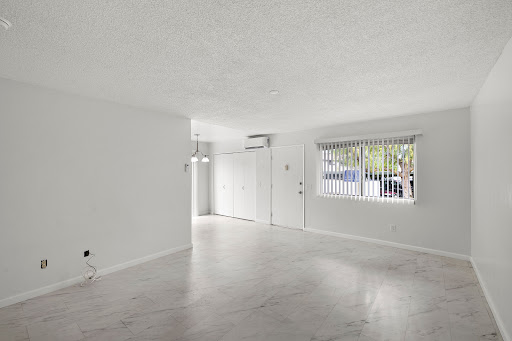 Apartment with terrace and pool 5