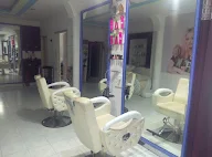 De Charms Saloon & Hair Studio photo 2