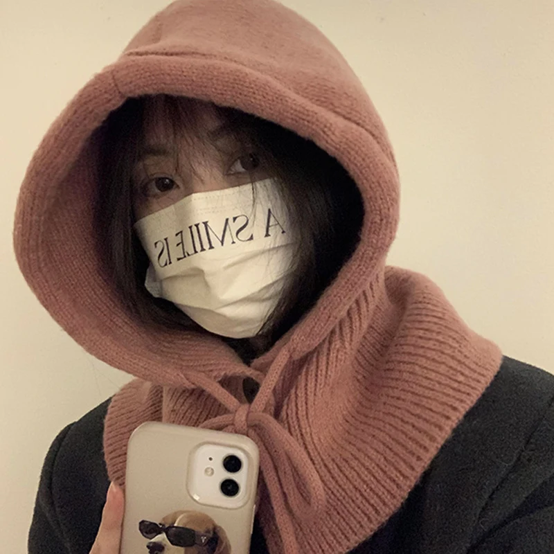 Gorro de punto de lana con orejeras integradas y bufanda cálida para mujer — Perfecto para el invierno y mantenerte abrigada y cómoda.