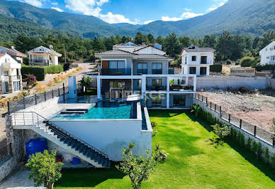 Maison avec piscine et terrasse 16