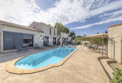 Maison avec piscine et terrasse 19