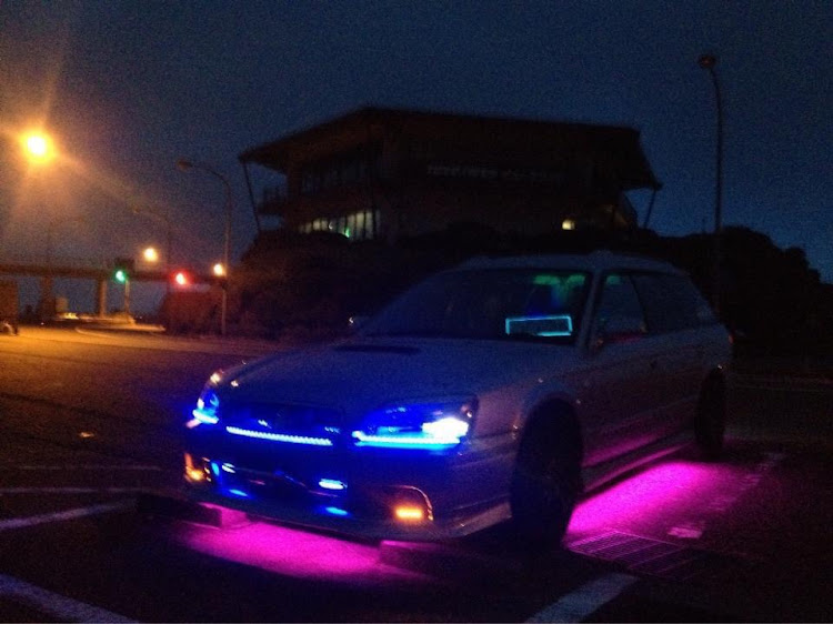 レガシィツーリングワゴンのスバル・レガシィ・アンダーLED・LEDテープ・見た目ヤバイに関するカスタム事例の投稿画像1枚目