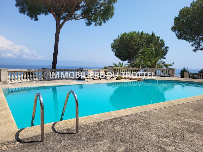 Vente villa 13 pièces 398 m² à Ajaccio (20000), 2 884 000 €