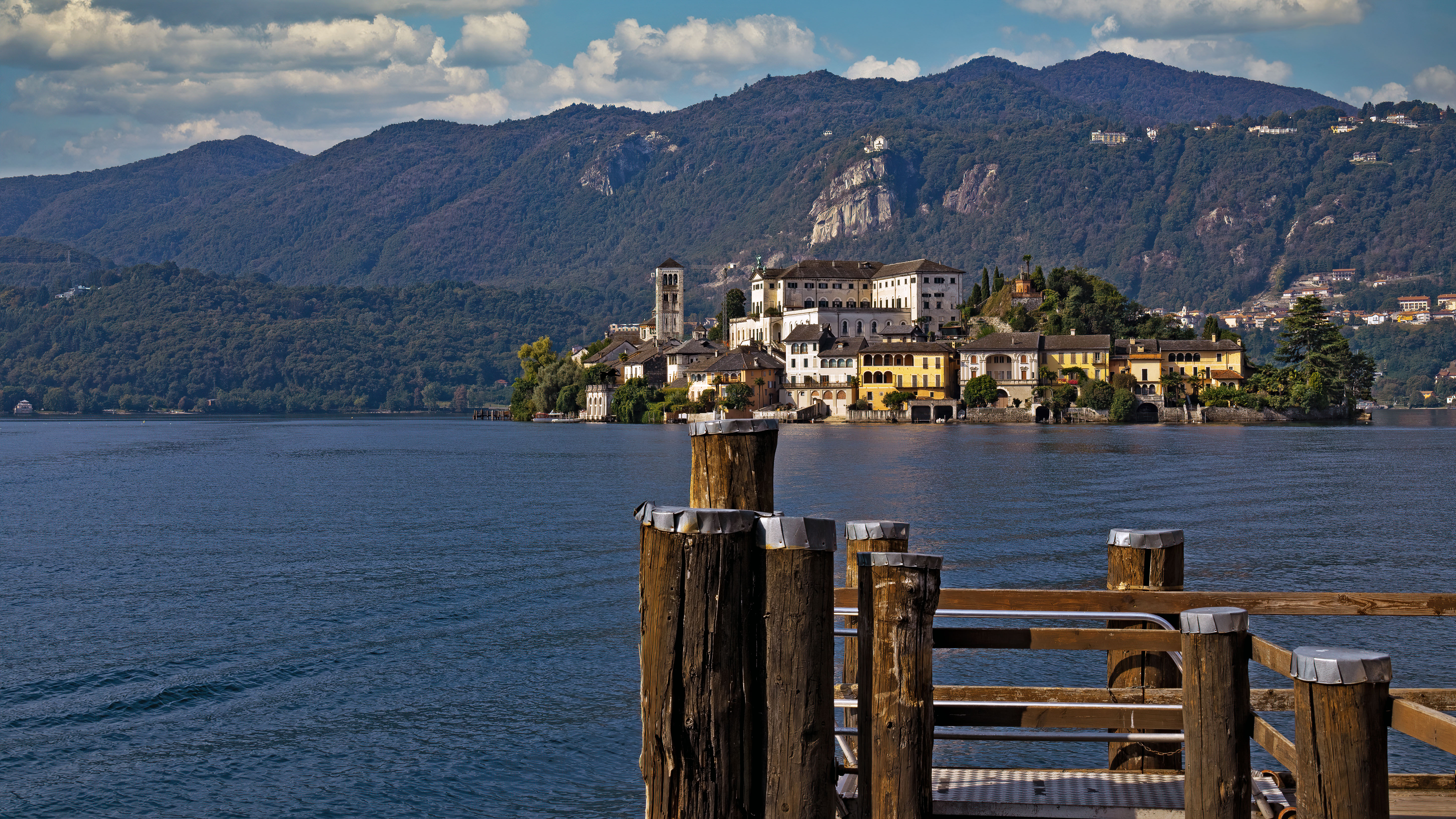 Il borgo nel lago di utente cancellato