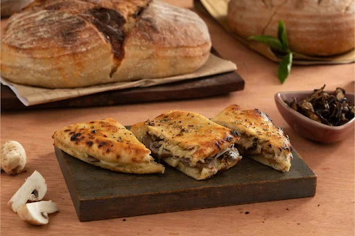 Sourdough Garlic Bread With Creamy Mushroom