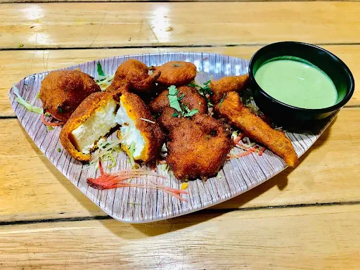 Paneer Pakoda With Veg Grilled Sandwich