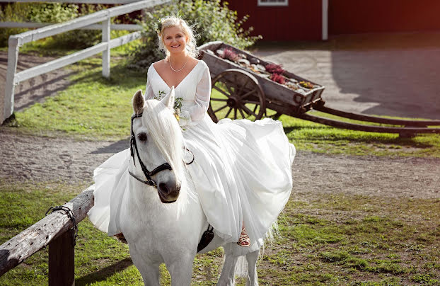 Fotografo di matrimoni Elena Sellberg (studioelenafoto). Foto del 14 aprile 2023