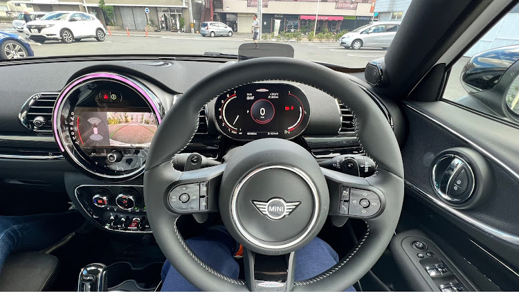 メガーヌ ハッチバックの試乗デイ・カレーデイ・暑い部屋でのカレーは辛すぎたw・うちの実家は昔MINIのERAターボでした・ERAターボ乗りたいですが…に関するカスタム事例の投稿画像4枚目