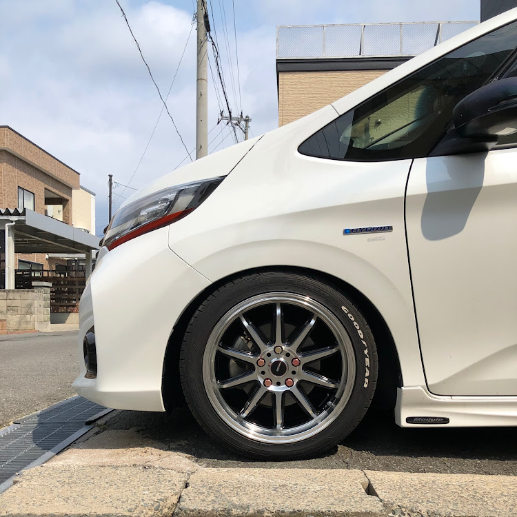 フリード+のタイヤ交換に関するカスタム事例の投稿画像1枚目