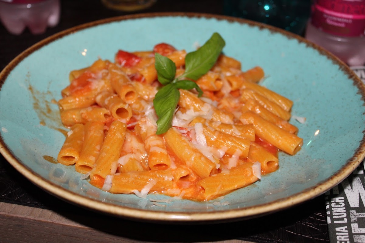 gf pasta w/ marinara and alfredo sauce!! so fresh and yummy!