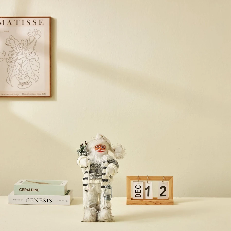 Kerstversiering Kerstman Nordic Style Maak je huis gezellig met deze charmante kerstversieringen, perfect voor het versieren van je kerstboom.