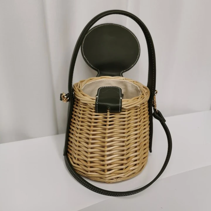 Bolso bandolera de hombro de ratán Beach Simple Perfecto para la playa y el verano, ligero y elegante, ideal para llevar tus esenciales con estilo.