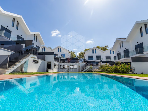 House with pool 1