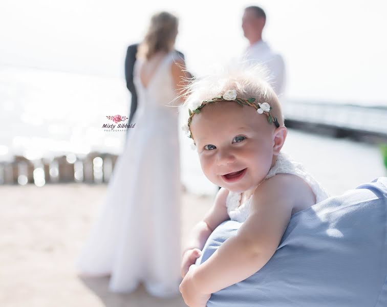 Wedding photographer Misty Sibbald (misty). Photo of 8 May 2019