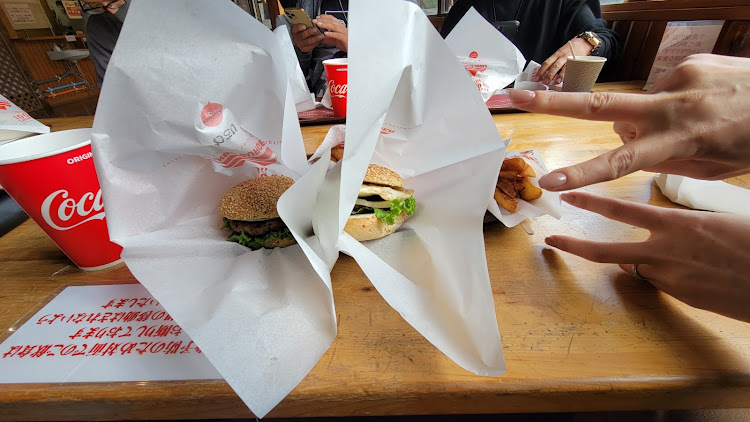 アルファードのドライブ・低そうで低くない少し低い車・バランス重視の自己満カスタム・逃げのエアサスに関するカスタム事例の投稿画像3枚目