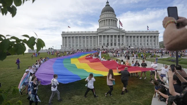 Juta prva u SAD zabranila LGBTQ+ i stranačke zastave
