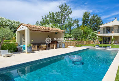 Villa avec piscine et terrasse 12