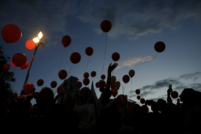 Petog dana primirja Izrael pustio 30 Palestinaca iz zatvora, Hamas oslobodio 12 talaca
