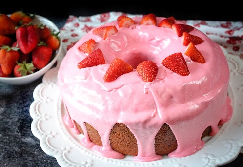 Strawberry Pound Cake With Cream Cheese Drizzle