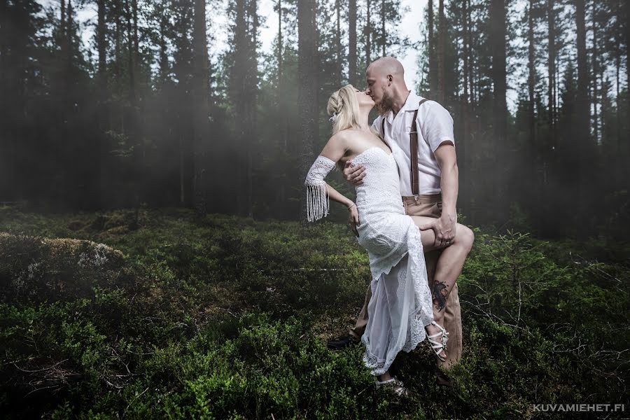 Bröllopsfotograf Heljo Hakulinen (kuvamiehet). Foto av 22 april 2019