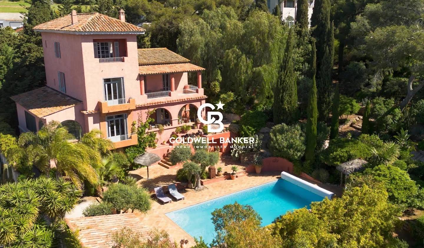 Property with pool Carqueiranne