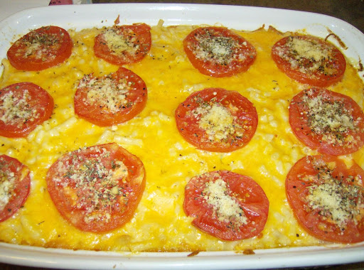 Old Fashioned Macaroni & Cheese Topped with Tomatoes