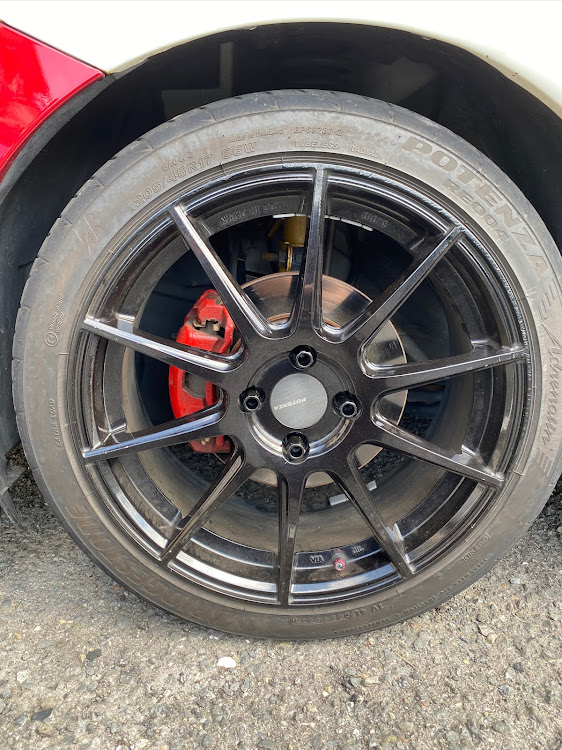 ノートの貫通ナット・SW010・ポテンザRE004・サーキット走行準備・勝手にコラボごめんなさいに関するカスタム事例の投稿画像2枚目