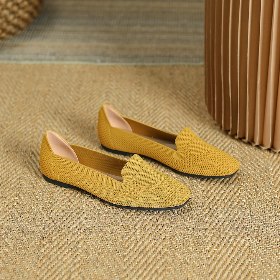 Zapatos planos Doug de una sola capa negros ideales para uso diario. Cómodos y elegantes, perfectos para cualquier ocasión.