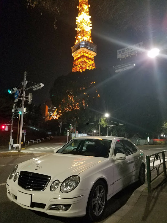 Eクラス セダンの東京タワー・ナイトドライブに関するカスタム事例の投稿画像1枚目