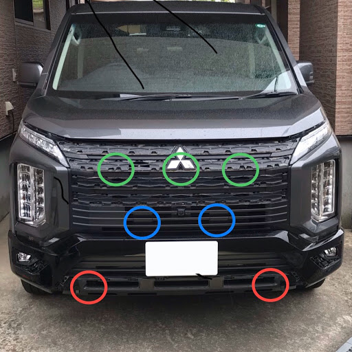 デリカd5フロントグリル新車外し