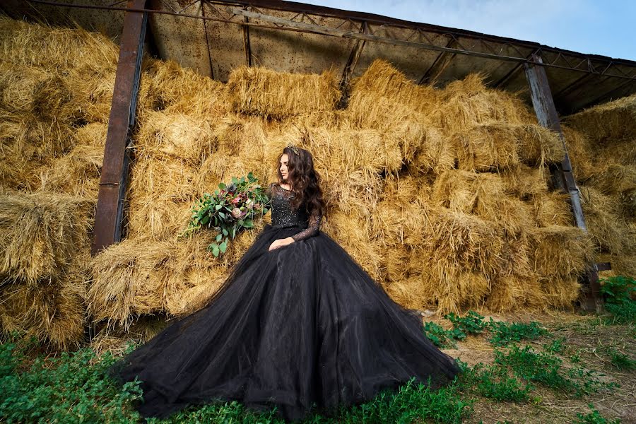 Wedding photographer Rostislav Nepomnyaschiy (rostislavnepomny). Photo of 1 September 2019