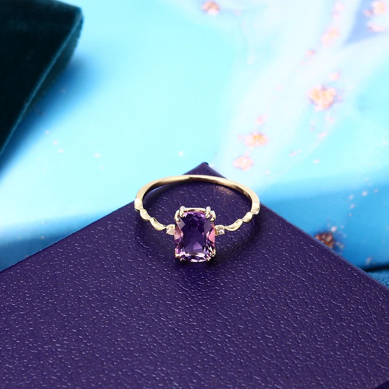 Sterling zilveren ring met vergulde golfdesign. Draag stijlvolle elegantie, perfect voor elke dag. Een uniek accessoire dat je look compleet maakt.
