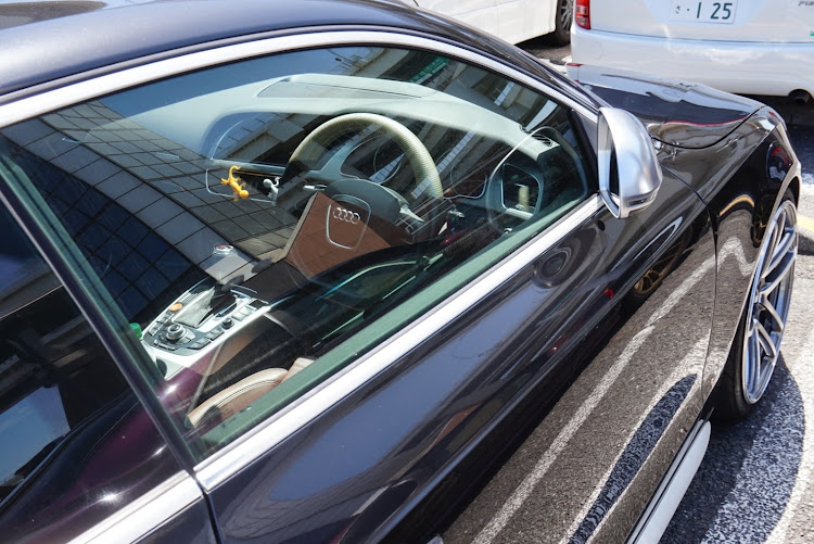 A5 クーペのゴールデンウィーク・みんなのステアリングが見たい・愛車の横顔・アウディ・大黒PAに関するカスタム事例の投稿画像3枚目