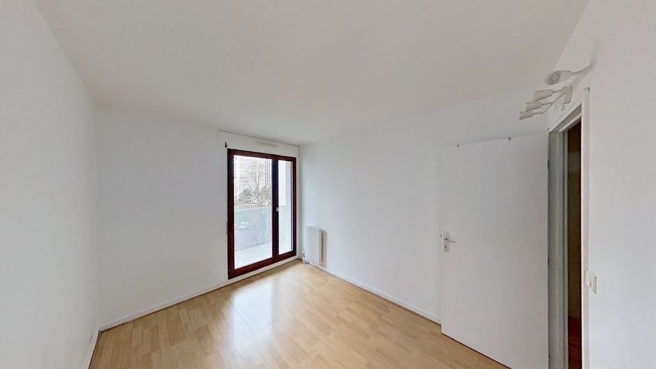 Location  appartement 4 pièces 93 m² à Puteaux (92800), 2 430 €