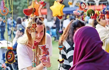 christmas-decor-shopping-in-delhi-ncr-OZ_haat_mela