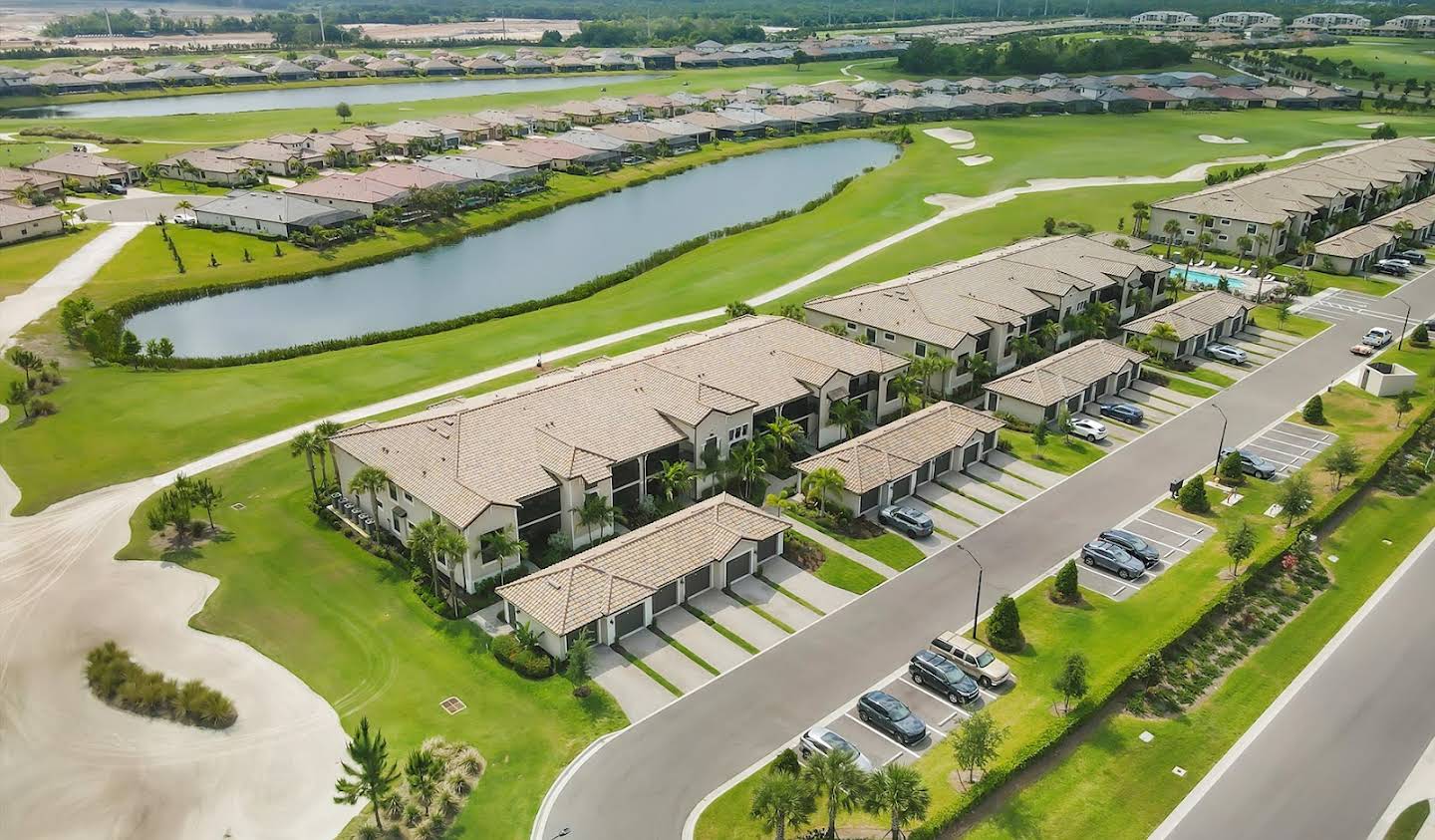 Apartment with pool Lakewood Ranch