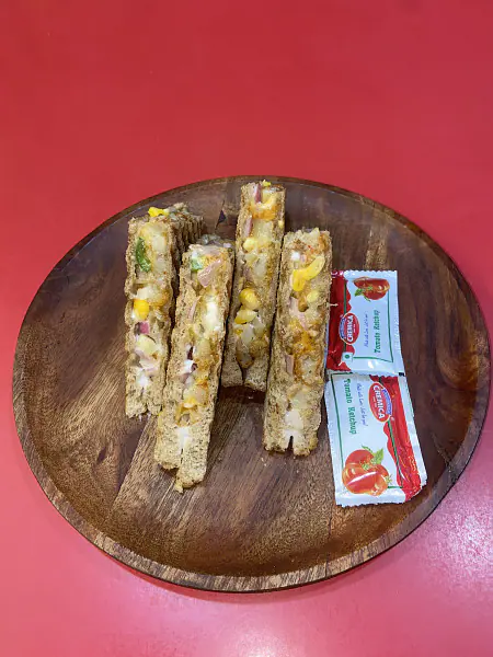 Potato And Cheese Veg Sandwich (4 Tikki)