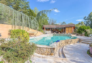 Maison avec piscine et terrasse 2