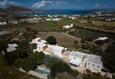 Villa with pool and garden 3