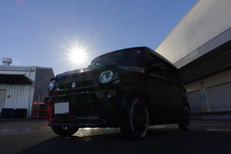 ハスラーの「ウルフムーン」とコラボ・写真は明るいですがこれでもAM5:00頃で暗いんですけど😅・太陽じゃなくて月ですからね😅に関するカスタム事例の投稿画像3枚目