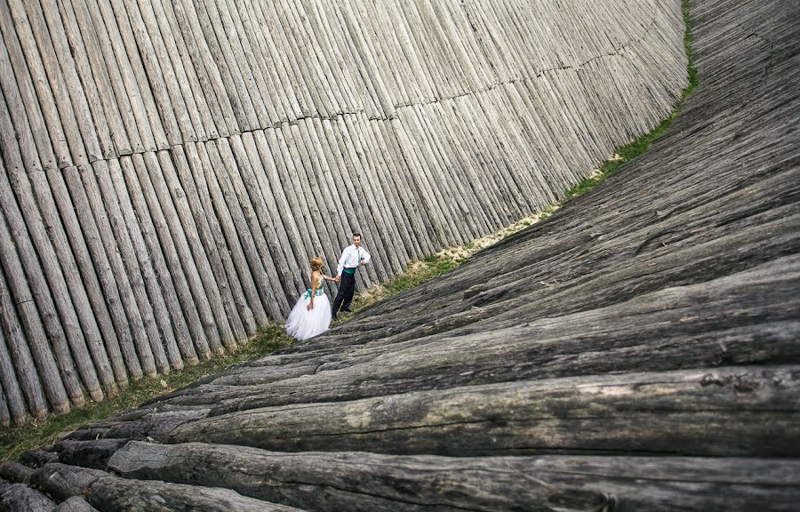 Fotógrafo de casamento Yaroslav Belousov (yarbel). Foto de 10 de janeiro 2015