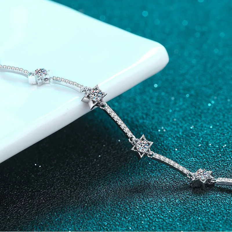 Damesmode micro inlay zespuntige ster armband met tien diamanten. Schittering en elegantie voor elke gelegenheid