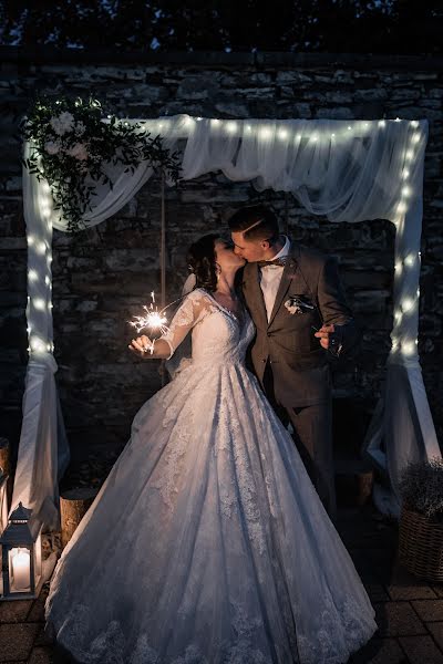 Fotógrafo de casamento Petr Ovsík (petrovsik). Foto de 2 de janeiro 2022