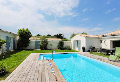 Maison avec piscine et terrasse 13