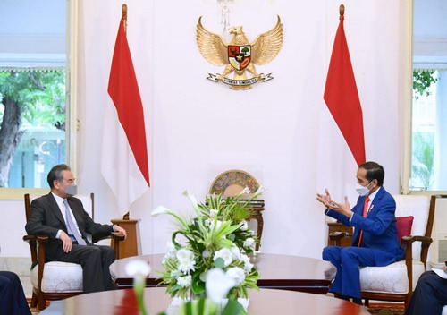 Chinese Foreign Minister Wang Yi meets with Indonesian President Joko Widodo in Jakarta on January 13, 2021.