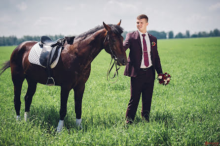 Fotógrafo de casamento Evgeniy Merkulov (paparazzi48). Foto de 26 de fevereiro 2019