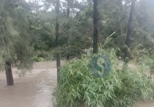 Flooding in Nyando, Ahero after river Nyando broke its banks around on Sunday.